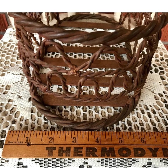 Vintage Twisted Metal Basket - Picture 6 of 7